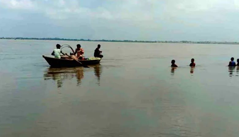 6 people drowned while bathing in the Ganges