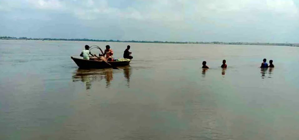 6 people drowned while bathing in the Ganges