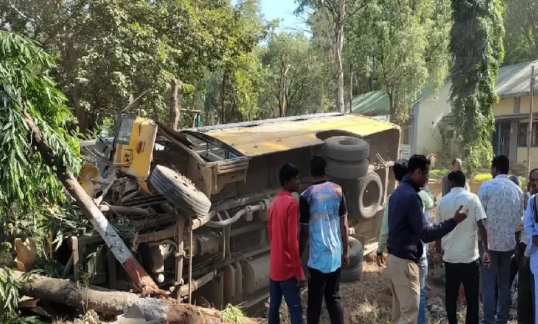 Trimbakeshwar road accident