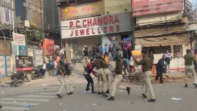 Police lathicharged teacher candidates in Patna